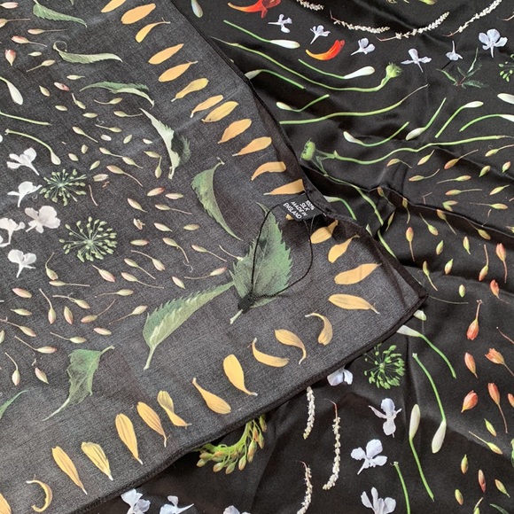🔥🔥🔥Lisa King and London Flower School silk scarf NEW🔥🔥🔥 - Picture 5 of 5